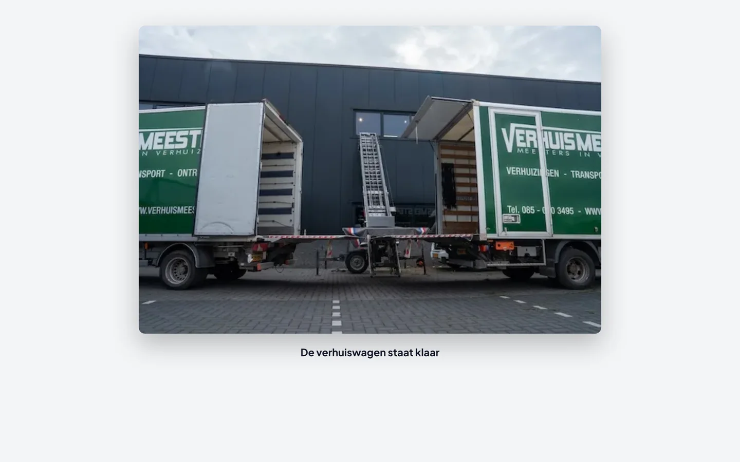 Verhuiswagen van VerhuisMeesters met open laadruimte