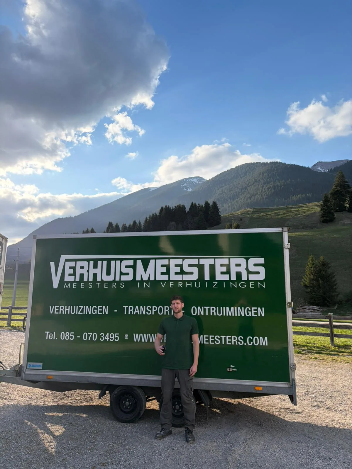 Verhuiswagen van VerhuisMeesters onderweg in Europa